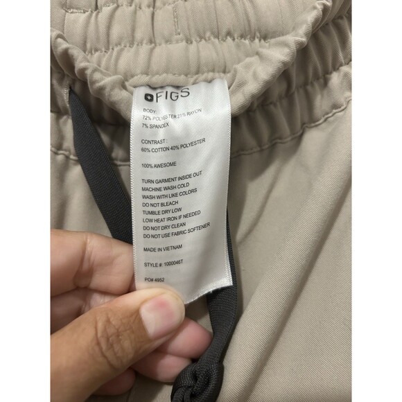 FIGS STAR WARS Mandalorian Baby Yoda Scrub Set Tan XL Top Large Tall Joggers - Picture 4 of 11